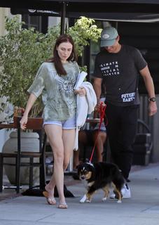 Madison Lintz feet photo thumbnail