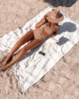 Madison Perry feet photo 3