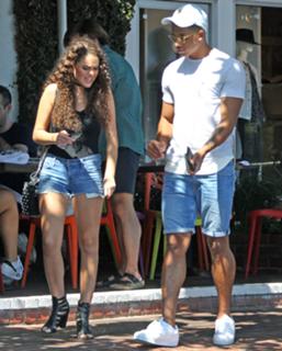 Madison Pettis feet photo thumbnail