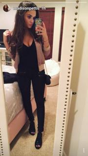 Madison Pettis feet photo thumbnail