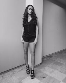 Madison Pettis feet photo thumbnail