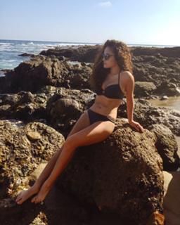 Madison Pettis feet photo thumbnail