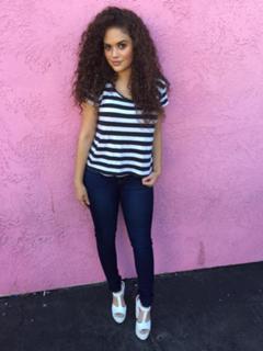 Madison Pettis feet photo thumbnail