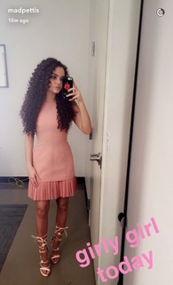 Madison Pettis feet photo thumbnail