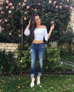 Madison Pettis feet photo thumbnail