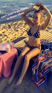 Madison Pettis feet photo thumbnail