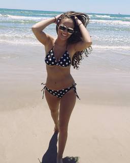 Madison Pettis feet photo thumbnail