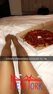 Madison Pettis feet photo thumbnail