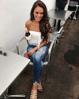 Madison Pettis feet photo thumbnail