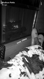 Madison Pettis feet photo thumbnail