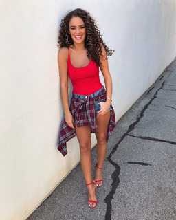 Madison Pettis feet photo thumbnail