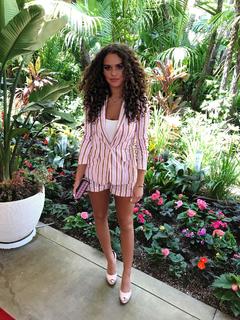 Madison Pettis feet photo thumbnail