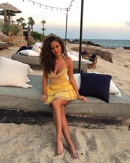 Madison Pettis feet photo thumbnail
