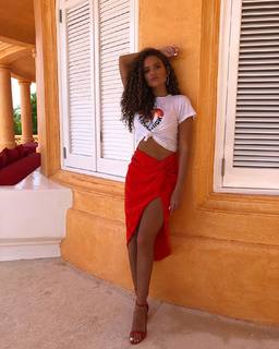 Madison Pettis feet photo thumbnail
