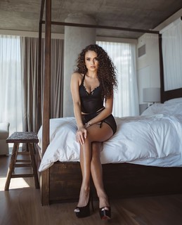 Madison Pettis feet photo thumbnail