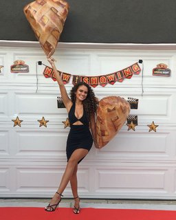 Madison Pettis feet photo thumbnail