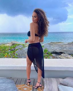 Madison Pettis feet photo thumbnail