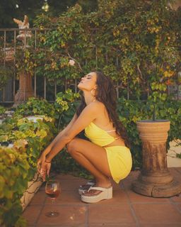 Madison Pettis feet photo thumbnail