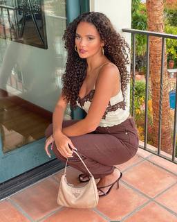Madison Pettis feet photo thumbnail