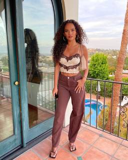 Madison Pettis feet photo thumbnail