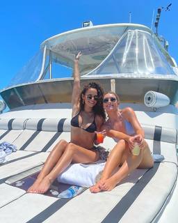 Madison Pettis feet photo thumbnail