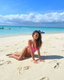 Madison Pettis feet photo thumbnail