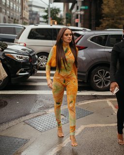 Madison Pettis feet photo thumbnail