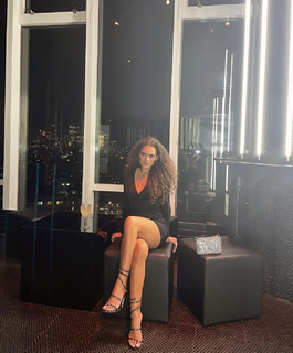 Madison Pettis feet photo thumbnail