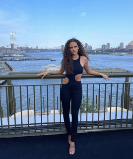 Madison Pettis feet photo thumbnail