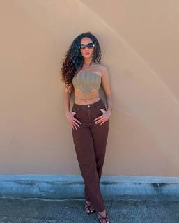 Madison Pettis feet photo thumbnail