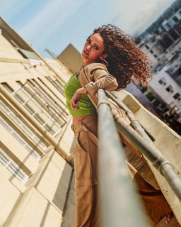 Madison Pettis feet photo thumbnail