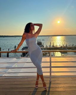 Madison Pettis feet photo thumbnail