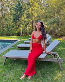 Madison Pettis feet photo thumbnail
