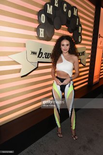 Madison Pettis feet photo thumbnail