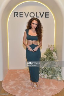 Madison Pettis feet photo thumbnail