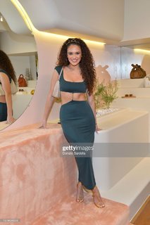 Madison Pettis feet photo thumbnail