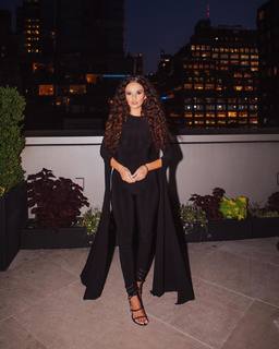 Madison Pettis feet photo thumbnail