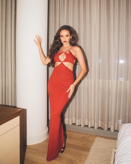 Madison Pettis feet photo thumbnail