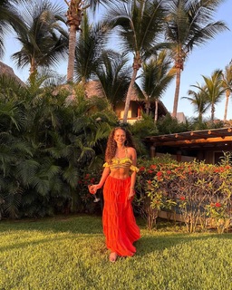 Madison Pettis feet photo thumbnail