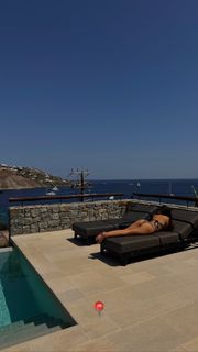 Madison Pettis feet photo thumbnail
