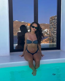 Madison Pettis feet photo thumbnail