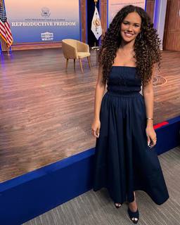 Madison Pettis feet photo thumbnail