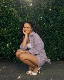 Madison Pettis feet photo thumbnail
