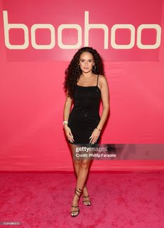 Madison Pettis feet photo thumbnail