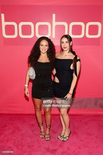 Madison Pettis feet photo thumbnail