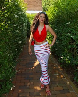 Madison Pettis feet photo thumbnail