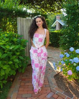 Madison Pettis feet photo thumbnail