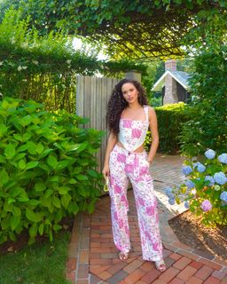 Madison Pettis feet photo thumbnail
