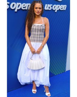 Madison Pettis feet photo thumbnail