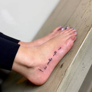 Madisyn Shipman feet photo thumbnail